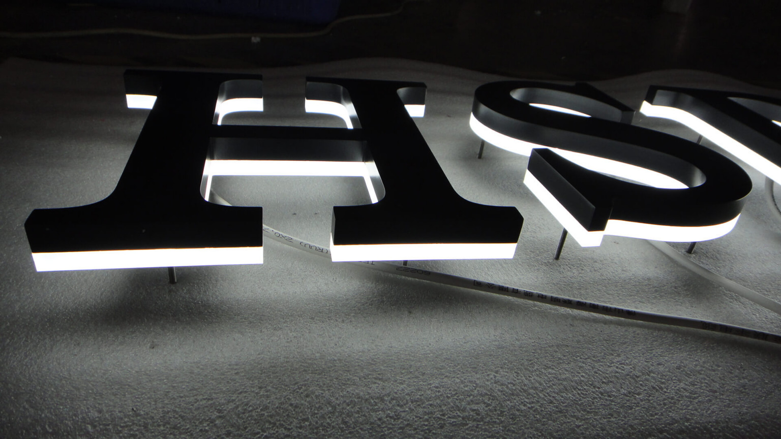 LED-PVC-Buchstaben sind der beste Weg, um für Ihr Unternehmen oder Ihre Veranstaltung zu werben. Mit einer Vielzahl von Farben und Formen, sind diese Buchstaben sicher zu stehen!