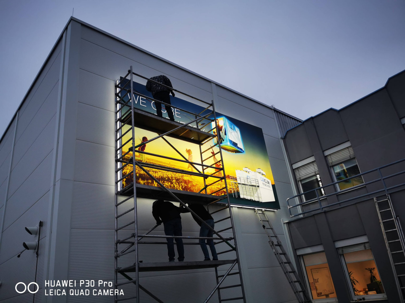 Leuchtkasten-Werbung ist eine großartige Möglichkeit, einen bleibenden Eindruck zu hinterlassen.