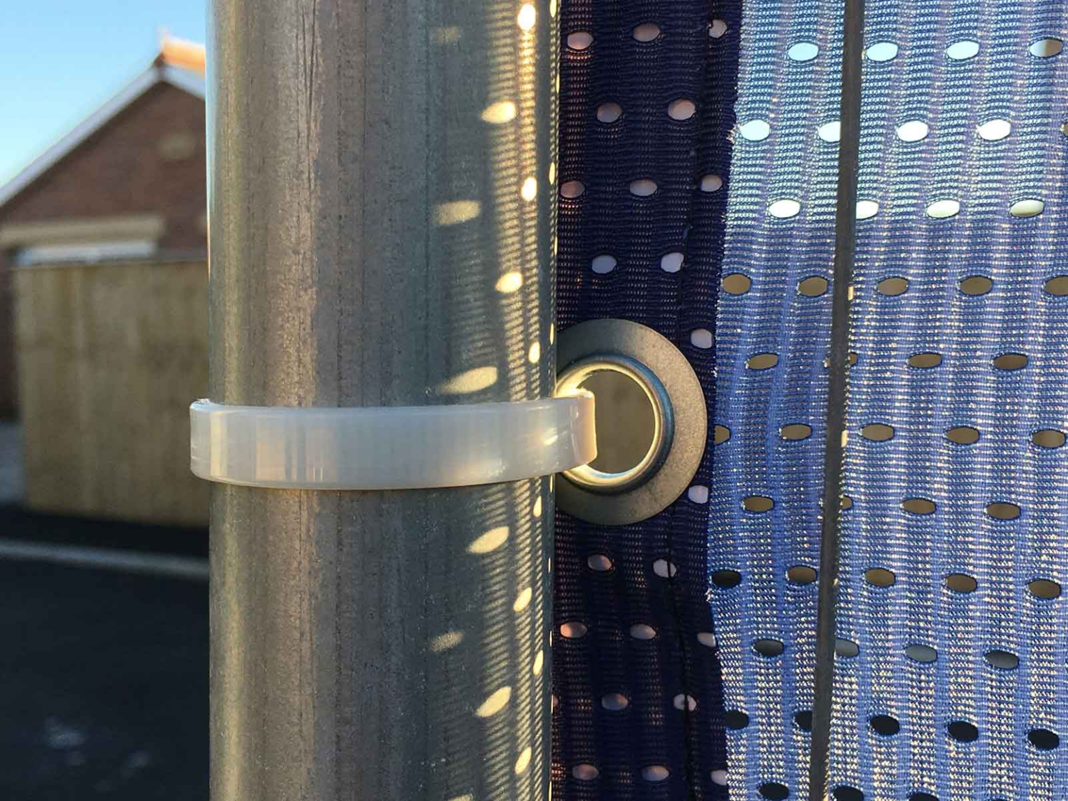 Wir sind der führende Hersteller von Fahnennetzen für Fahnen aller Größen. Kaufen Sie jetzt Fahnennetze und Fahnenzubehör.