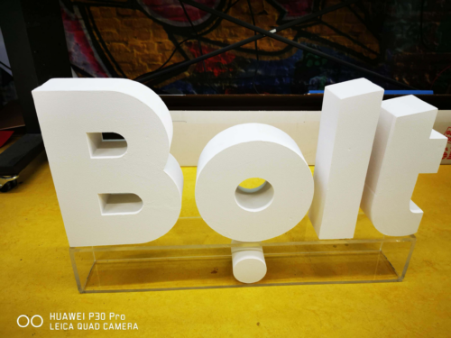 Styrodur-Buchstaben sind leicht und präzise, perfekt für Außenanwendungen.