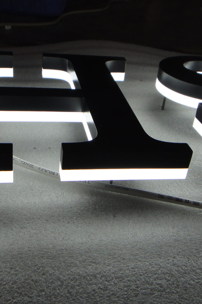 LED-PVC-Buchstaben sind der beste Weg, um für Ihr Unternehmen oder Ihre Veranstaltung zu werben. Mit einer Vielzahl von Farben und Formen, sind diese Buchstaben sicher zu stehen!
